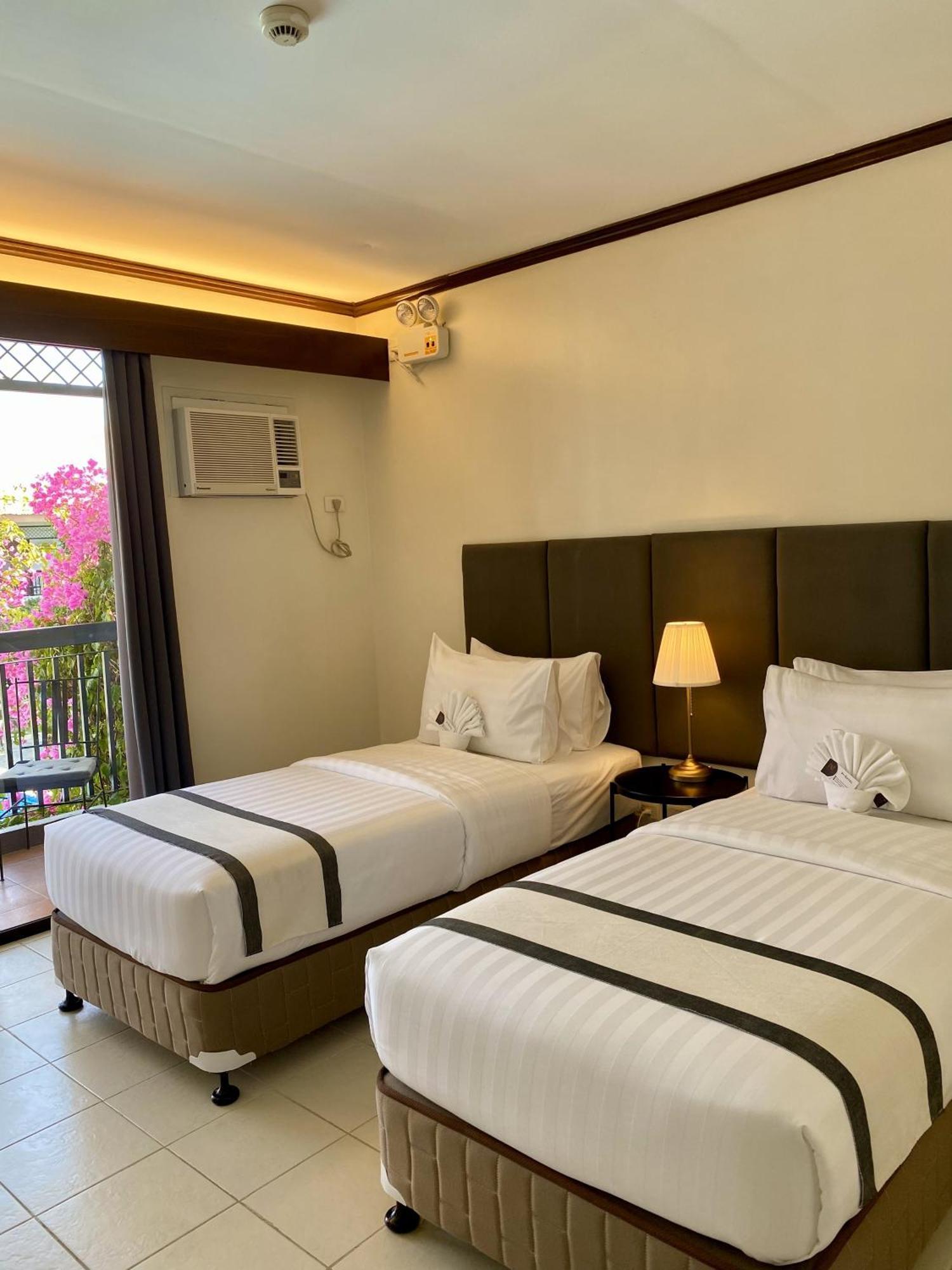 Plaza Del Norte Hotel And Convention Center Laoag Kültér fotó